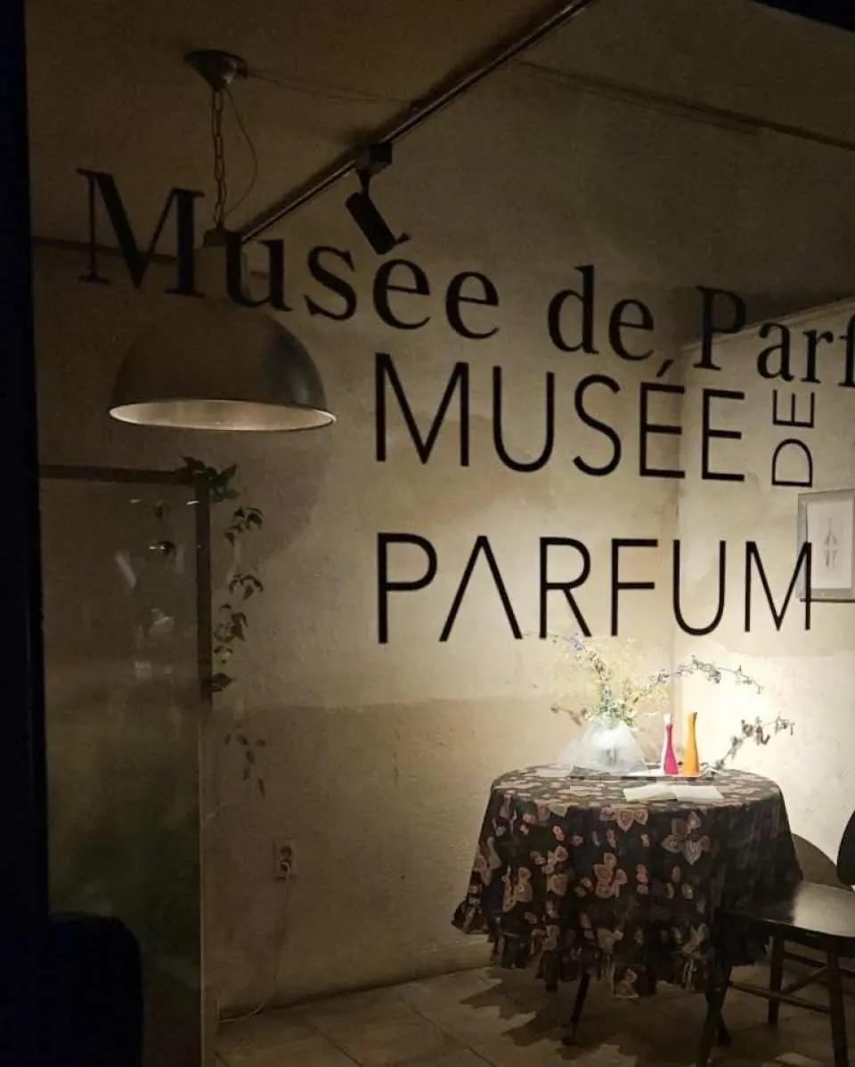 Join us for a tour of the fragrance plant garden and experience the process of extracting ingredients used in perfumes.