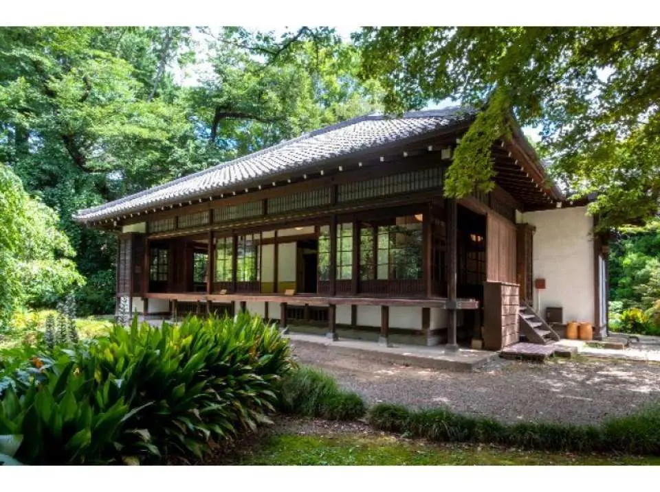 [Meeting Place] Tokyo National Museum, Kujo Hall. The classroom is a tea room located in a lush garden.