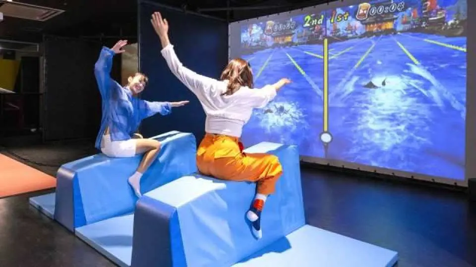 VS SWIMMING忍者版：自由泳的遊泳對決!有節奏地轉動手臂，把對方拉開!