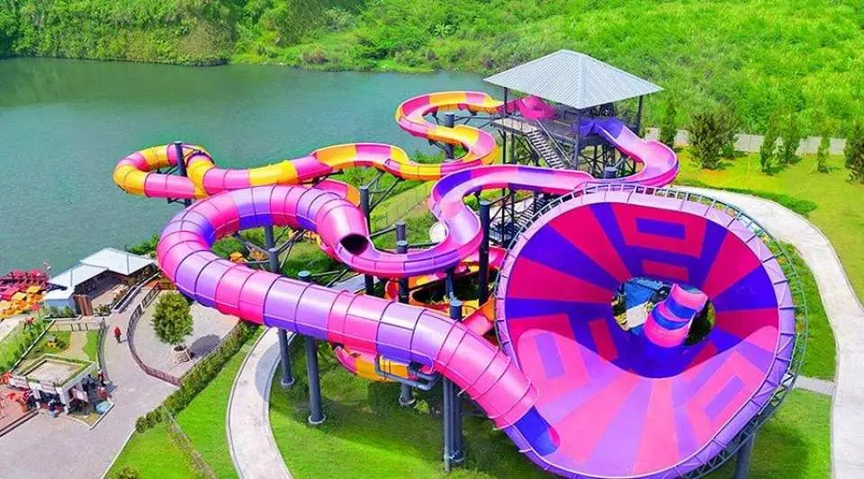 Rise to the challenge at Wahoo Waterworld Bandung, where the iconic Abyss water slide towers 17 meters above the ground before sending riders spinning through a giant colorful funnel in a rush of speed and excitement — just one of the many heart-pounding attractions waiting at West Java's most thrilling water park destination spread across 10 magnificent acres.