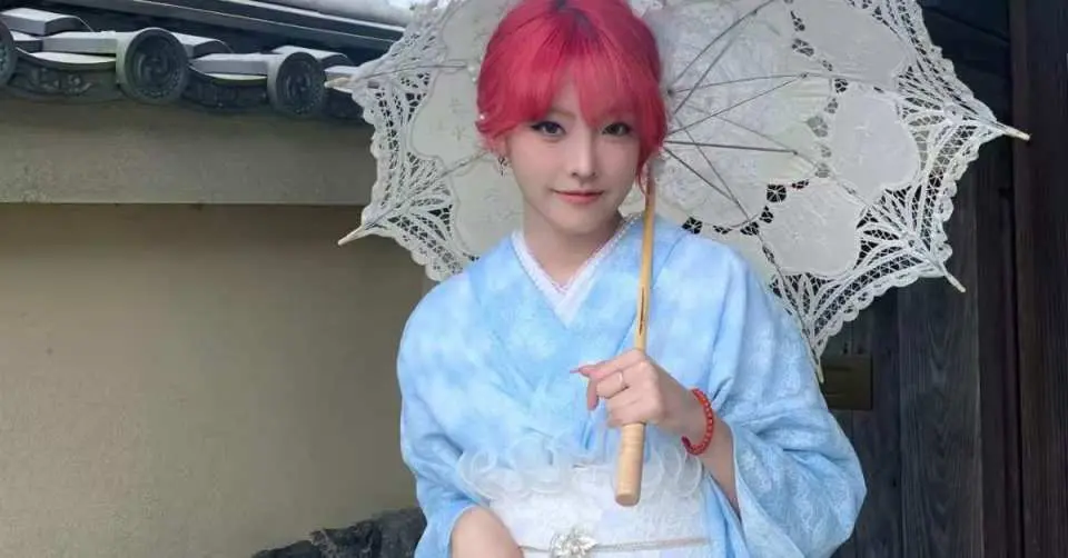 Dressing up: Taking a lace kimono as an example, it not only tests the dressing skills of the dresser, but also the level of matching accessories and the care of the process (there are two layers, so it is not crowded and the comfort of the experience is guaranteed to the greatest extent possible).