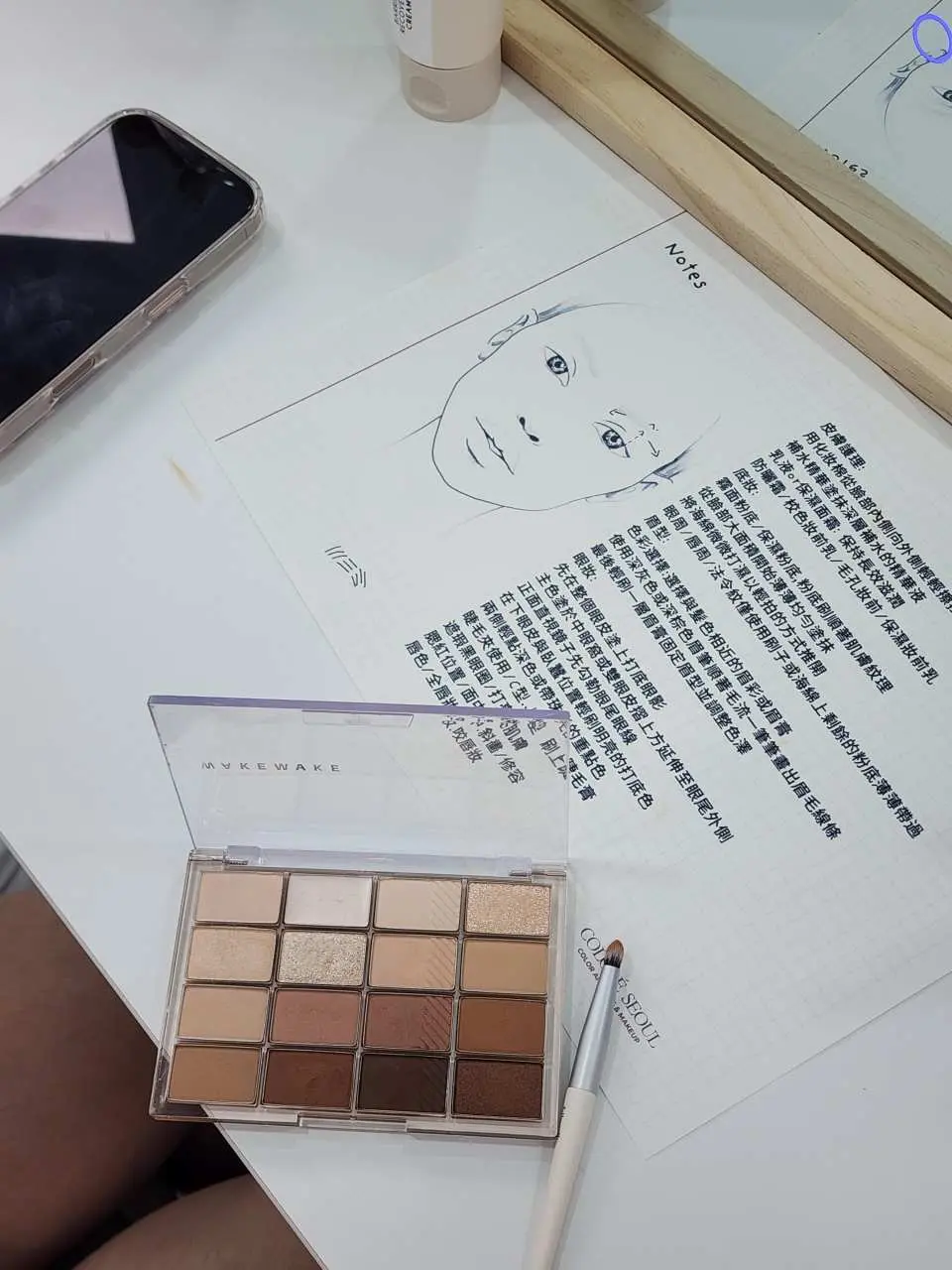 After the makeup class, the guest holding the customized beauty notes we prepared — a guide they can take home and review anytime.