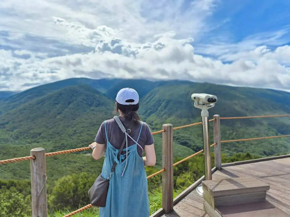 The Eoseungsaengak Trail is the most accessible way to explore the heart of Mt. Halla National Park, perfect for those seeking a light yet scenic hike. Reach the top in just 30 minutes and immerse yourself in the pristine nature and fresh mountain air of this UNESCO-listed site.