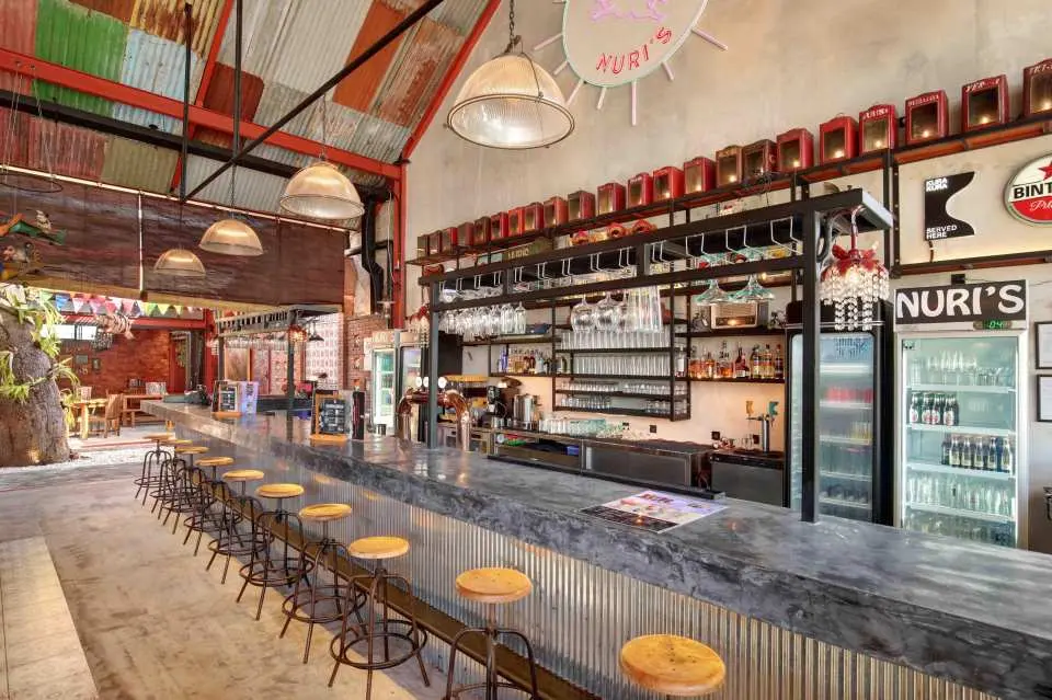 Sip on refreshing drinks at the bar and enjoy a relaxed moment in a fun, lively setting before or after your meal.