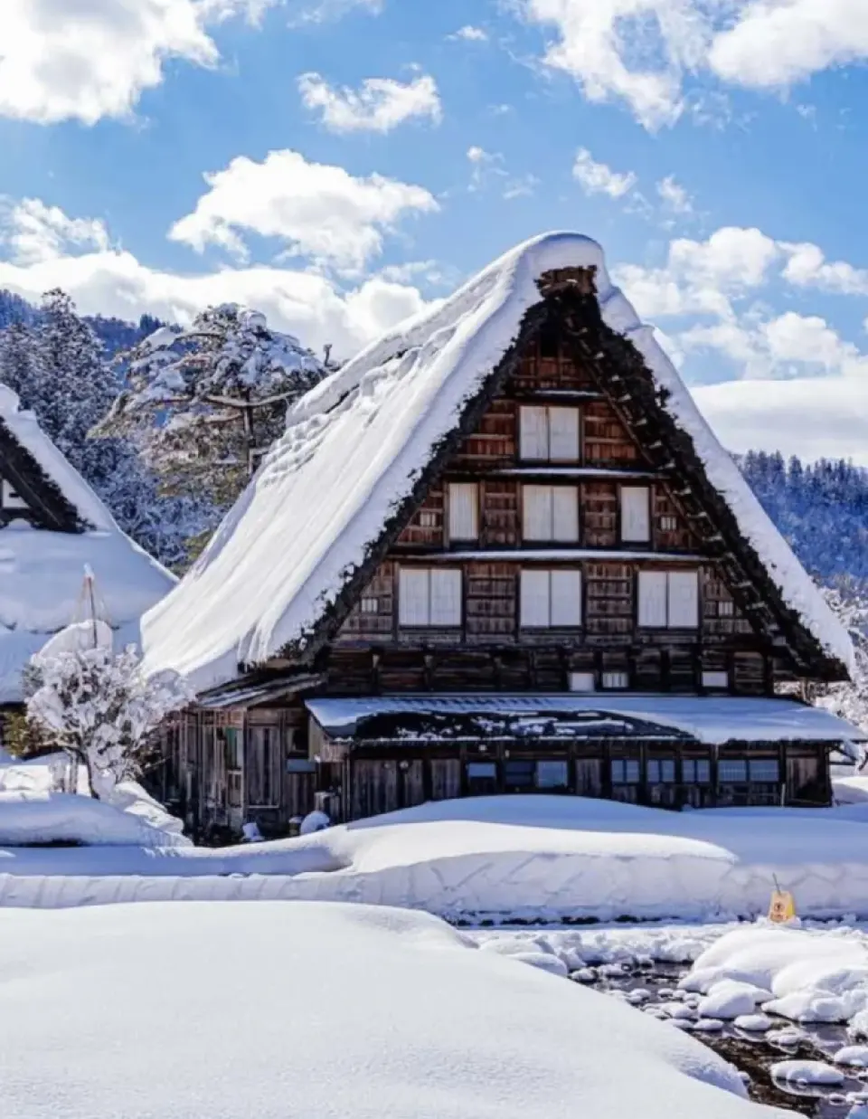 深入日本北陆山间秘境。欣赏童话般的合掌造聚落、传统农村风景与四季自然美景