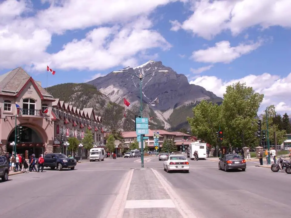 Enjoy free time to explore Banff Town, the heart of any Canadian Rockies journey.
Browse a variety of souvenir shops and local boutiques, and experience the unique charm of Banff.

After the free time, guests wishing to be dropped off in Canmore or Calgary will regroup at the designated time and meeting point for departure.
