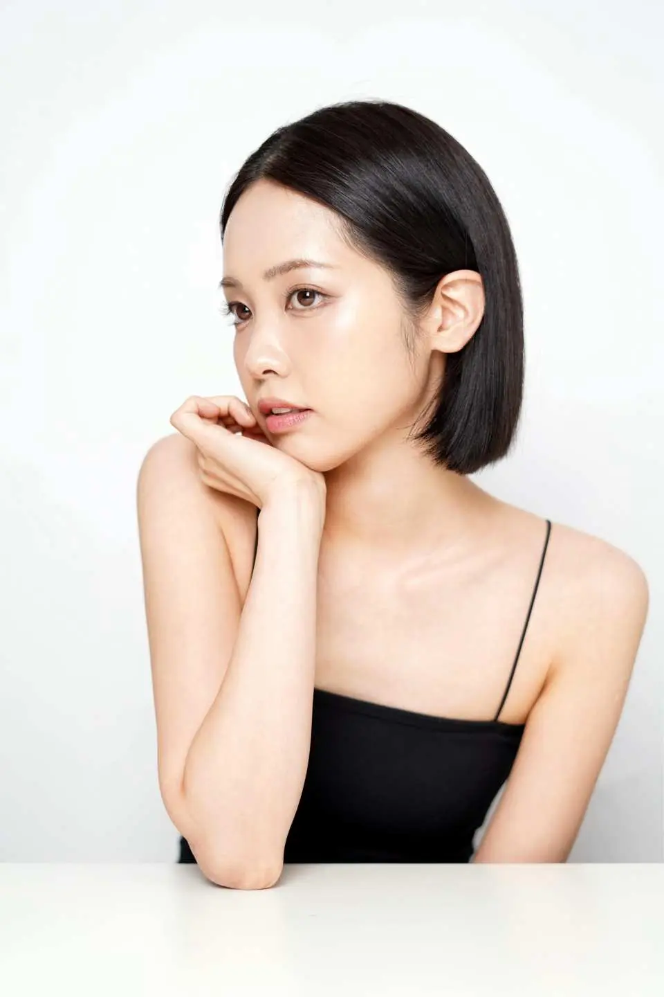 使用 K-Beauty Skin Rare 護膚步驟，打造自然透亮、由內而外散發活力光彩的 K-Daily 妝容。