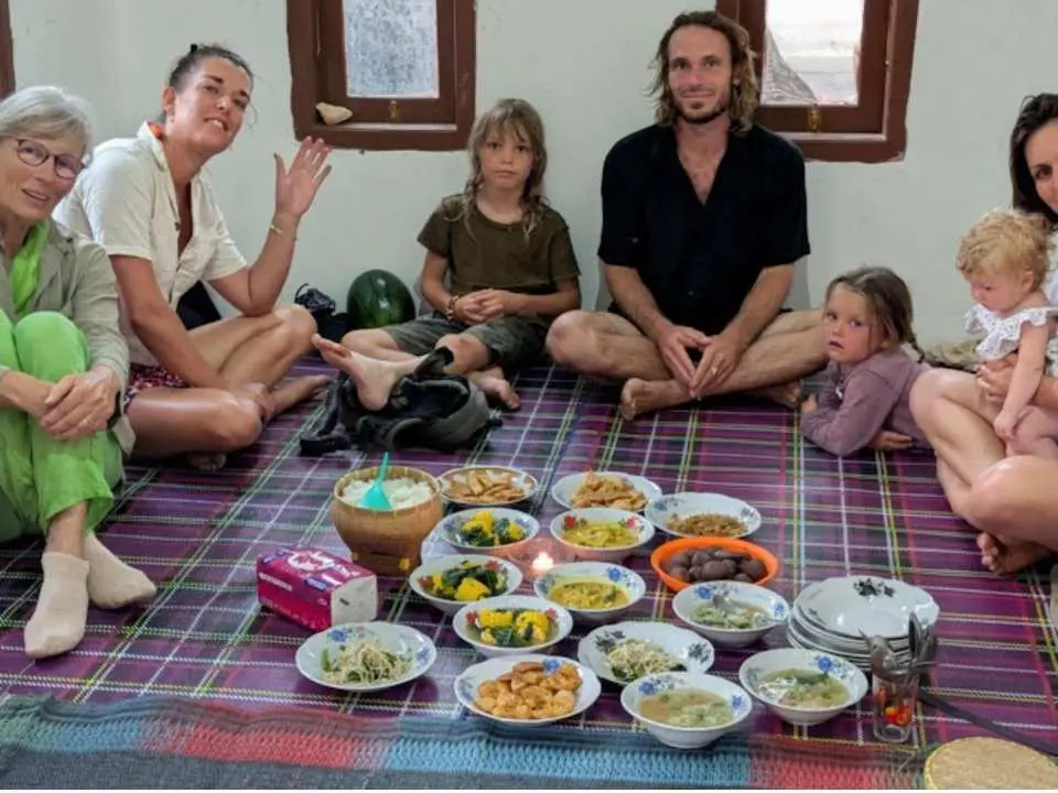 Traditional Cuisine: Enjoy delicious local dishes made with fresh, locally sourced ingredients