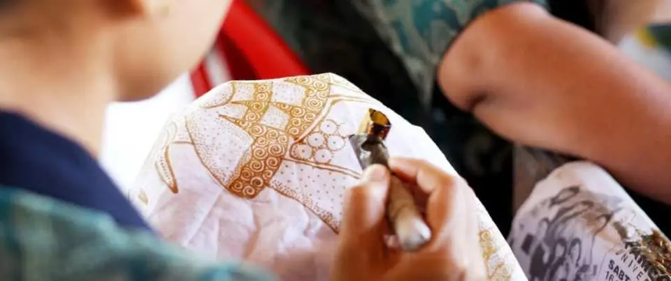 Begin your journey with a visit to a traditional Batik Village, where you will witness the intricate process of hand-dyeing fabric using wax-resist techniques. Learn how skilled artisans create detailed patterns inspired by nature, mythology, and daily Balinese life. This centuries-old craft reflects patience, symbolism, and deep cultural meaning passed down through generations.