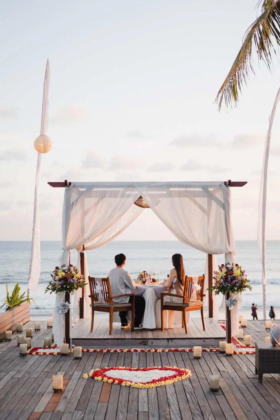 The Royal Canopy Dinner is a perfect choice for creating a memorable and romantic dining experience. Set in an intimate and beautifully arranged setting, it offers couples a special moment to enjoy a delightful meal together while embracing the charming atmosphere.
