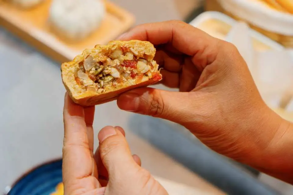 Enjoy Your Mooncakes.
Finally, you will enjoy the mooncakes you made together with tea, or pack them to take home as a memorable souvenir from your experience.