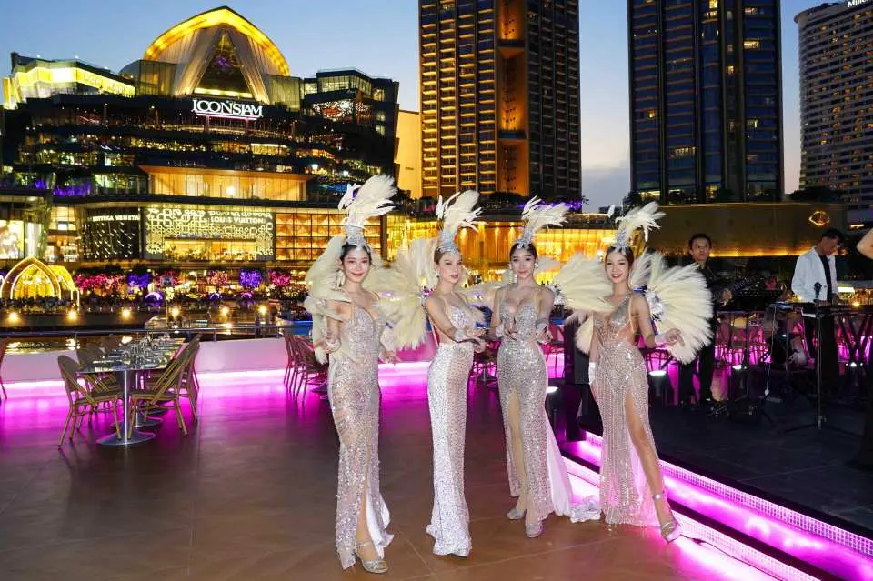 Enjoy live music, lighting, and entertainment on Deck 1