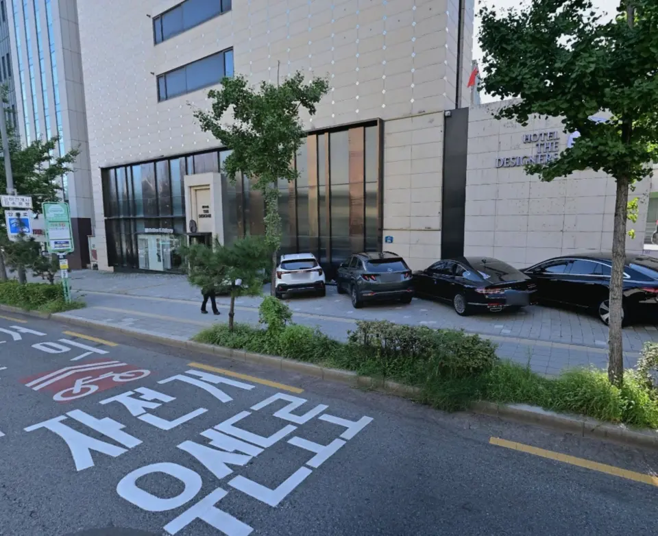 到达弘大设计师饭店