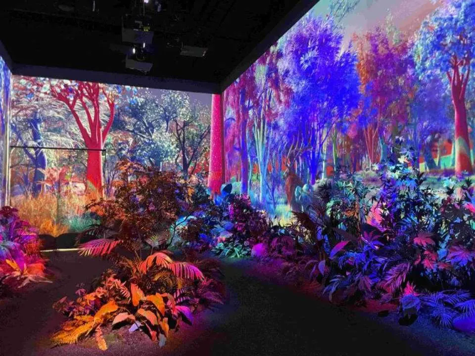 行程A. 开港场咖啡街自由漫游 / 行程B.《Le Space》沉浸式光影艺术展 二选一