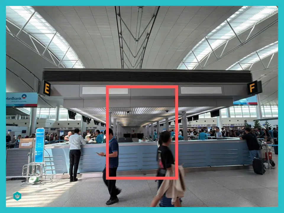 Departure Fast Track Meeting Point - Departure Hall - International Terminal 2 (Please find the staff holding the name sign)