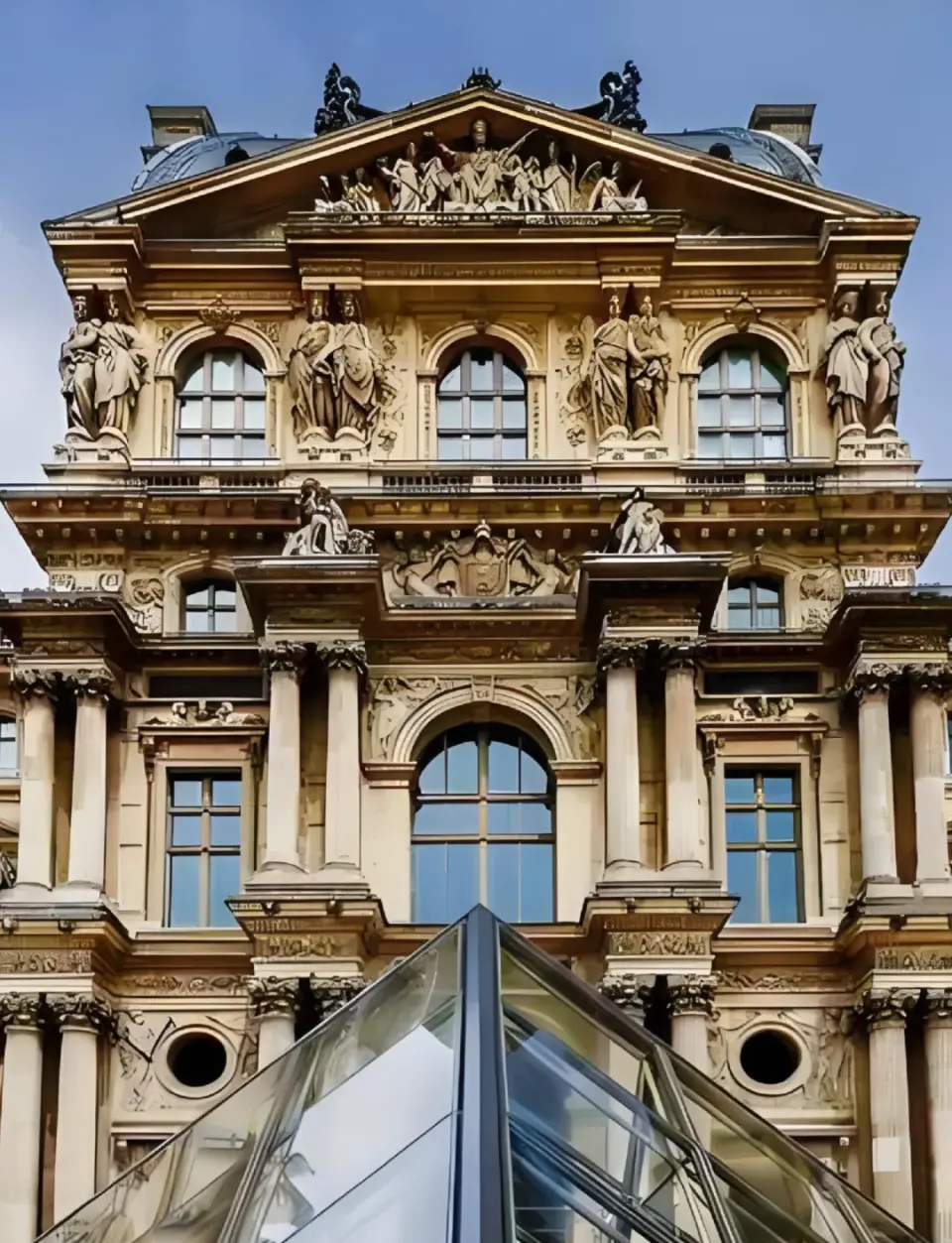 LƯU Ý: 1. Chuyến tham quan kết thúc ngay sau khi có hướng dẫn viên. Bạn có thể tự do rời đi hoặc khám phá.

2. Bảo tàng Louvre đóng cửa vào thứ Ba hàng tuần, ngày 1 tháng 1 (Ngày đầu năm mới), ngày 1 tháng 5 (Ngày Lao động) và ngày 25 tháng 12 (Ngày Giáng sinh). Nếu bảo tàng Louvre đóng cửa nửa ngày do đình công, chuyến tham quan có hướng dẫn viên sẽ được dời lại sau khi bảo tàng mở cửa trở lại.

3. Không được hoàn tiền hoặc thay đổi vé, trừ trường hợp bảo tàng Louvre đình công cả ngày, khi đó sẽ được hoàn tiền đầy đủ hoặc thay đổi vé.