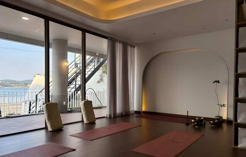 Tailored Sensory Healing: Go beyond simple sightseeing with a visit to the SMB Wellness Center. Through a professional program focused on the balance of soul, mind, and body, you’ll create your own customized aroma perfume, taking home a unique scent designed to restore your inner harmony.