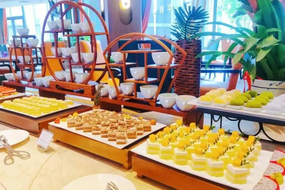 享受豪園餐廳五彩自助早餐