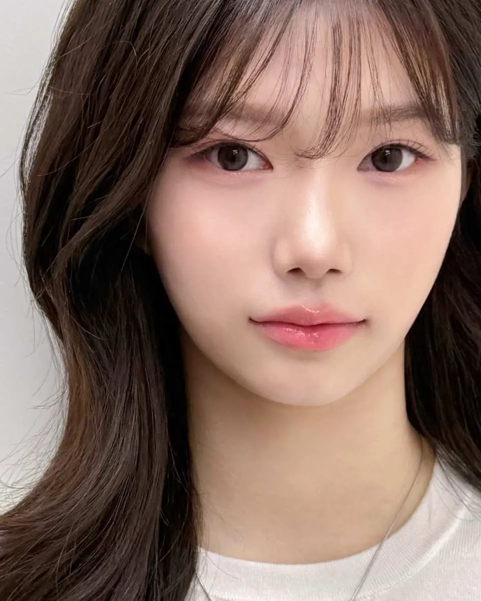 Create your signature style at a premium beauty salon in Cheongdam-dong

Experience trendy K-beauty styling crafted by professional artists at SOONSOO Cheongdam Main Branch, a leading salon in Cheongdam-dong chosen by numerous celebrities. With its sophisticated space and well-structured services, enjoy a truly special beauty experience.