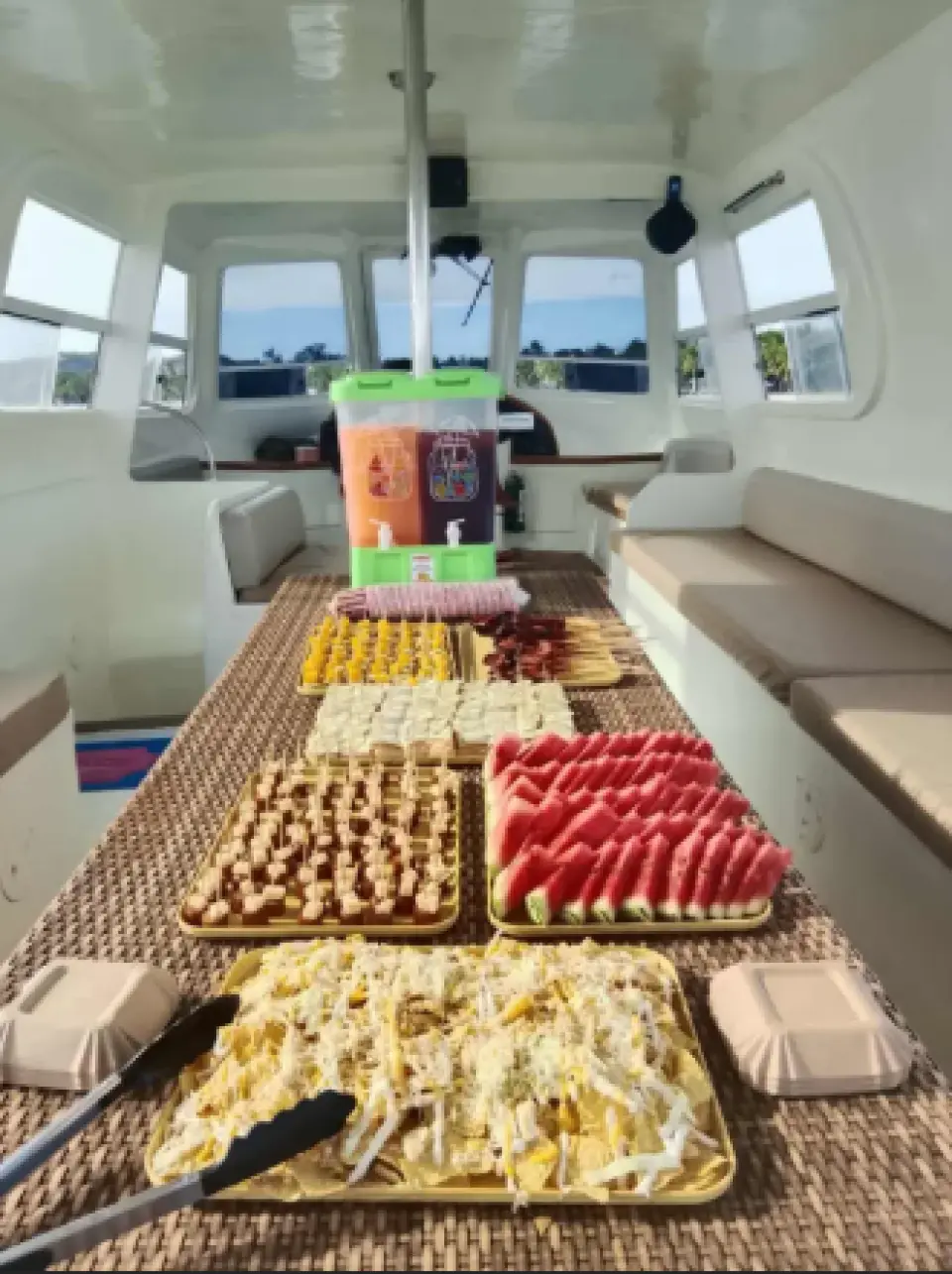 맛있는 간식 🥨 & 신선한 과일 🍉🍍 | 무제한 칵테일 🍸 | 무알코올 음료 🍹