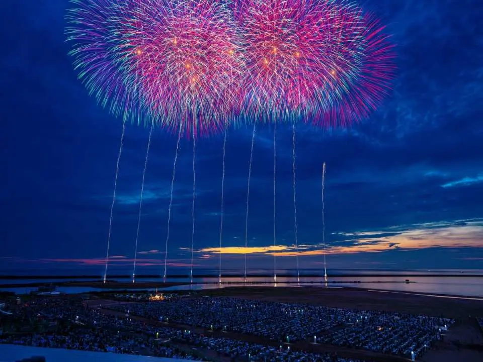 Sea Fireworks - 10-inch shells (100 large shells) - Provided by: Kashiwazaki City