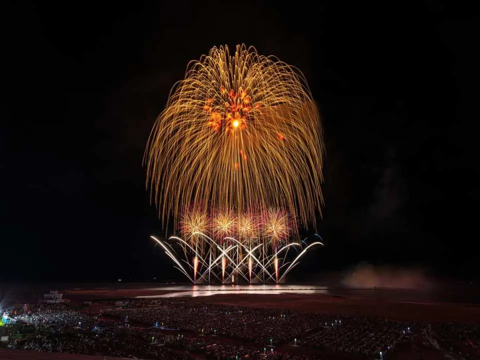 2024 Wide Star Mine (including 3-foot diameter fireworks) Provided by: Kashiwazaki City
