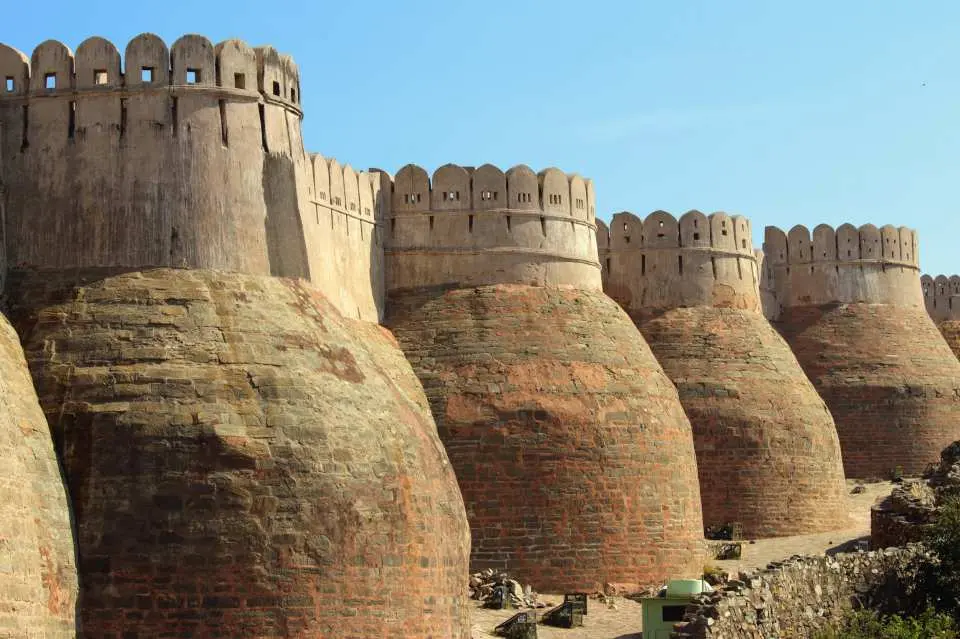 Proceed to Kumbhalgarh Fort, A UNESCO World Heritage Site known for its massive walls—the second longest in the world—and breathtaking views of the Aravalli Hills.