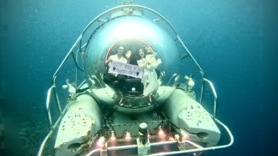 UFO tàu ngầm tư nhân ở Nusa Penida