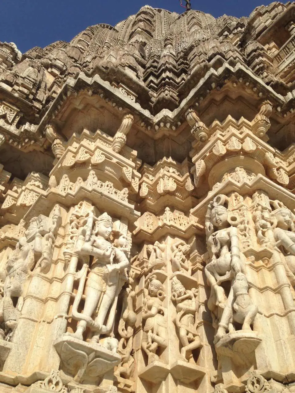 Sau khi kết thúc chuyến tham quan, khách sẽ được đưa đến địa điểm mong muốn tại Udaipur, đánh dấu sự kết thúc của tour.
