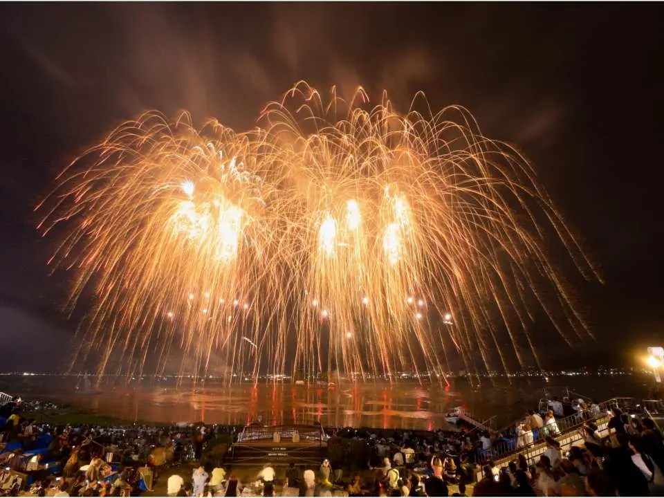 日本最大級！約40000発の花火をお楽しみください。