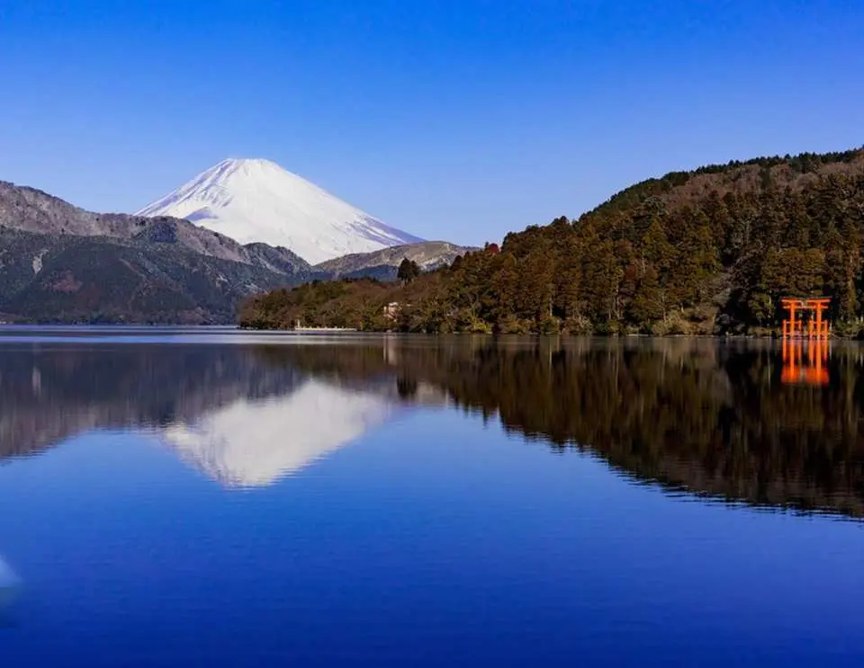 Lake Ashi | A pristine, secluded paradise nurtured by a volcano. Formed by a volcanic dam, this natural lake has been sculpted over thousands of years and is listed among Japan's 100 best views, as well as a representative scenic landmark of Hakone.