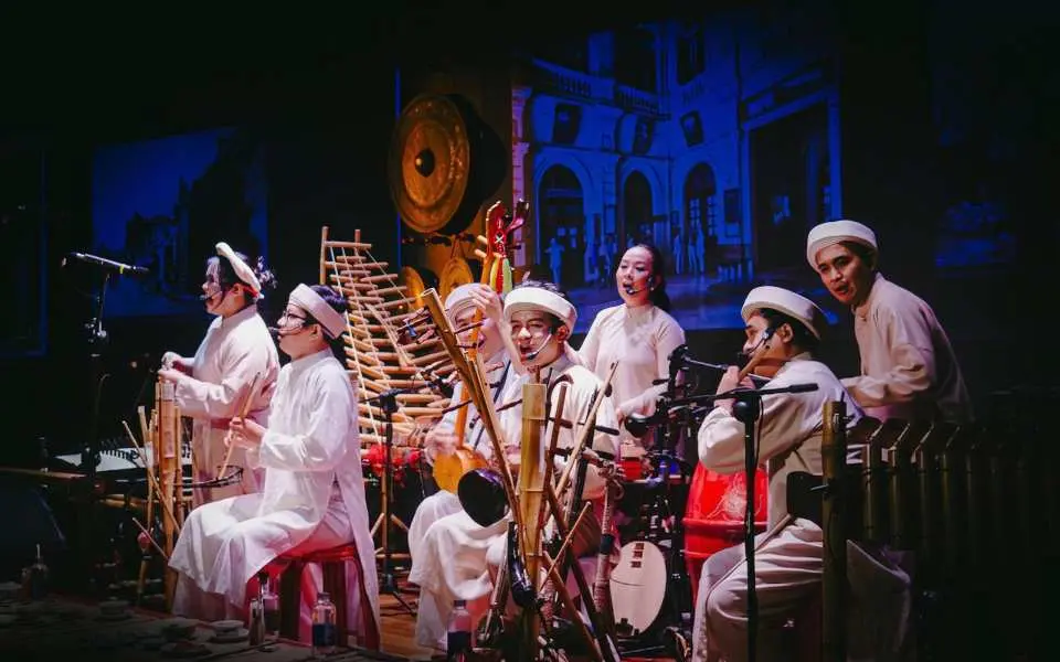 The Living Soul of Vietnamese Heritage.
Witness the incredible energy of our 100% live orchestra performing contemporary arrangements with over 30 indigenous traditional instruments. Feel the passion of the artists up close as the music perfectly syncs with a cinematic LED visual journey right before your eyes!