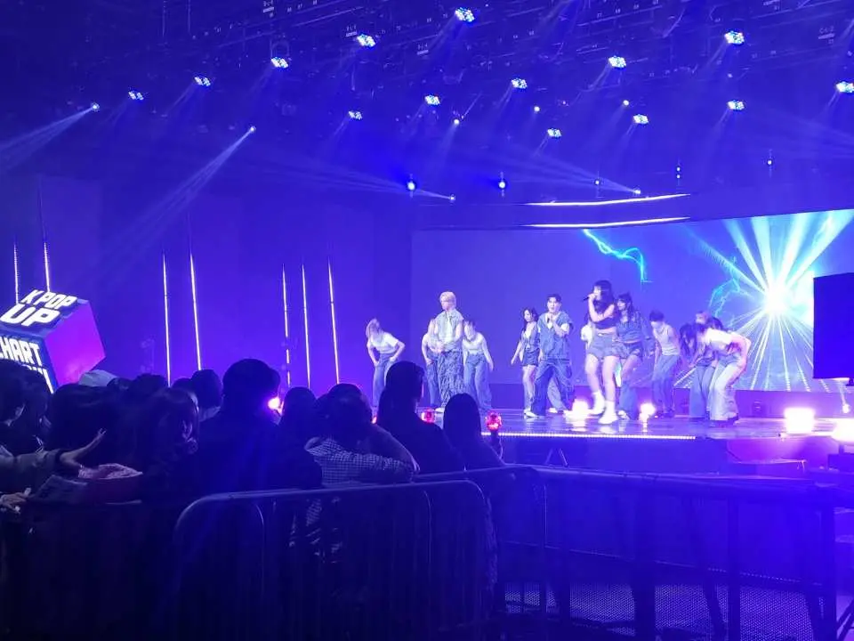 Feel the explosive energy! Get a stunningly close, front-row view of professional idol groups during the live pre-recording stage.