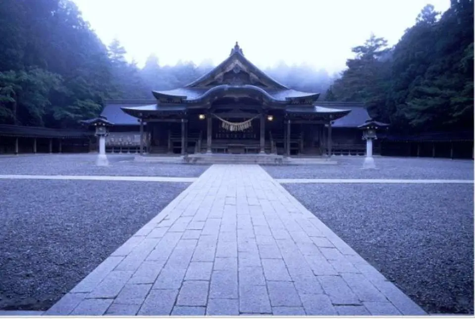 Yahiko Shrine