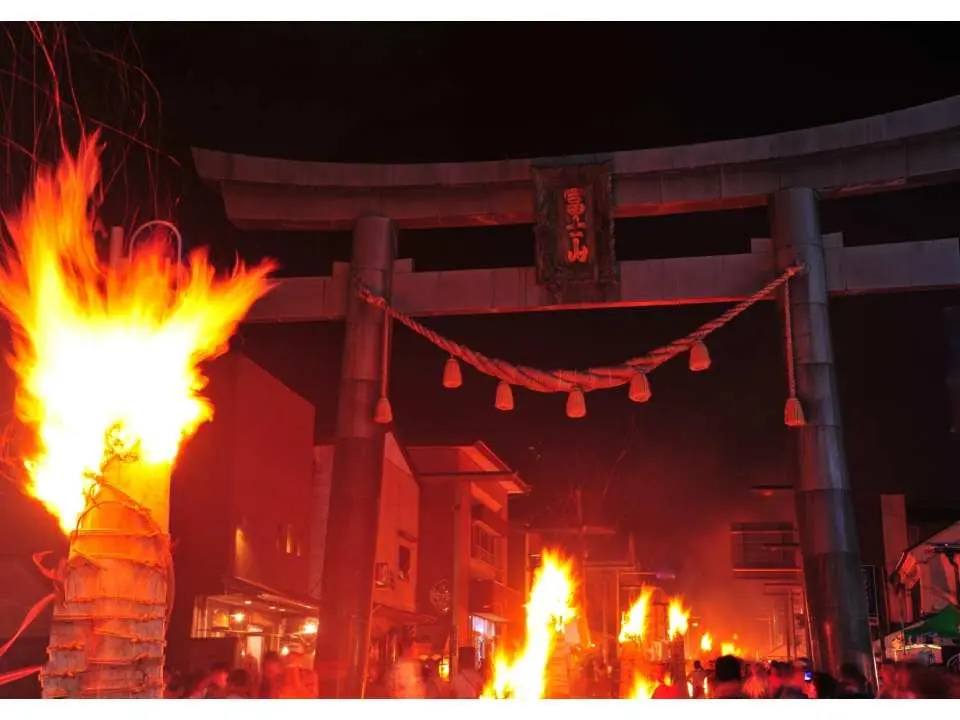 日本三大最奇特的節慶之一！吉田火祭