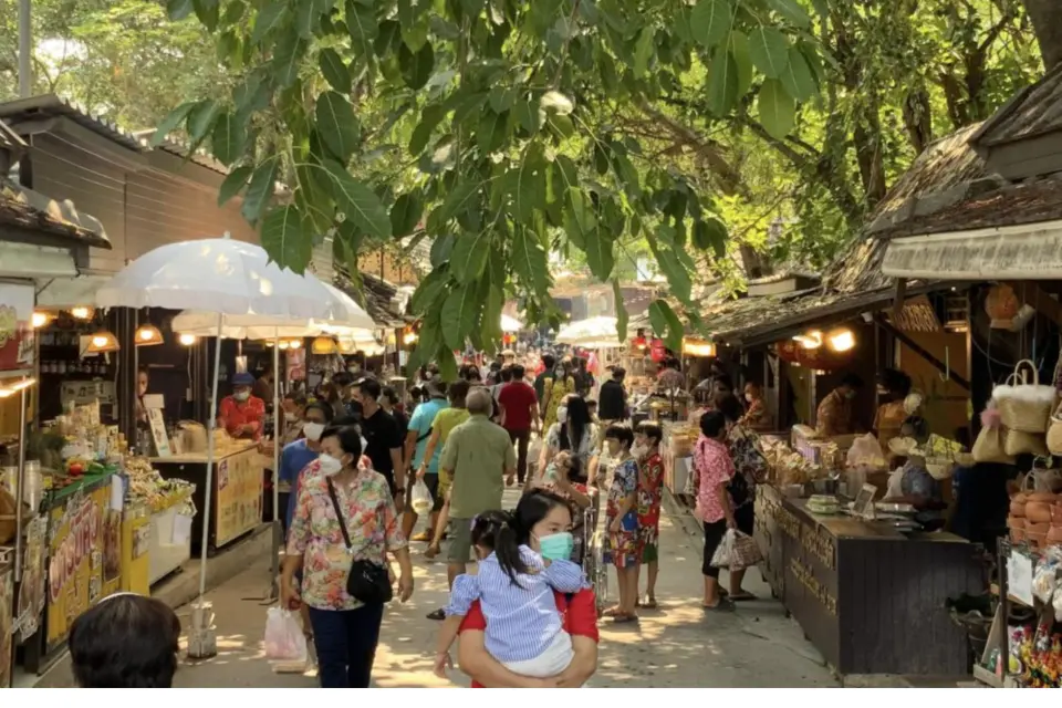 Luang Phu Thuat Market

Experience the authentic local atmosphere at Luang Phu Thuat Market, a popular community market in Ayutthaya. Enjoy a delicious Thai lunch, sample local snacks and desserts, shop for souvenirs, and discover regional specialties while experiencing the everyday lifestyle of local residents.