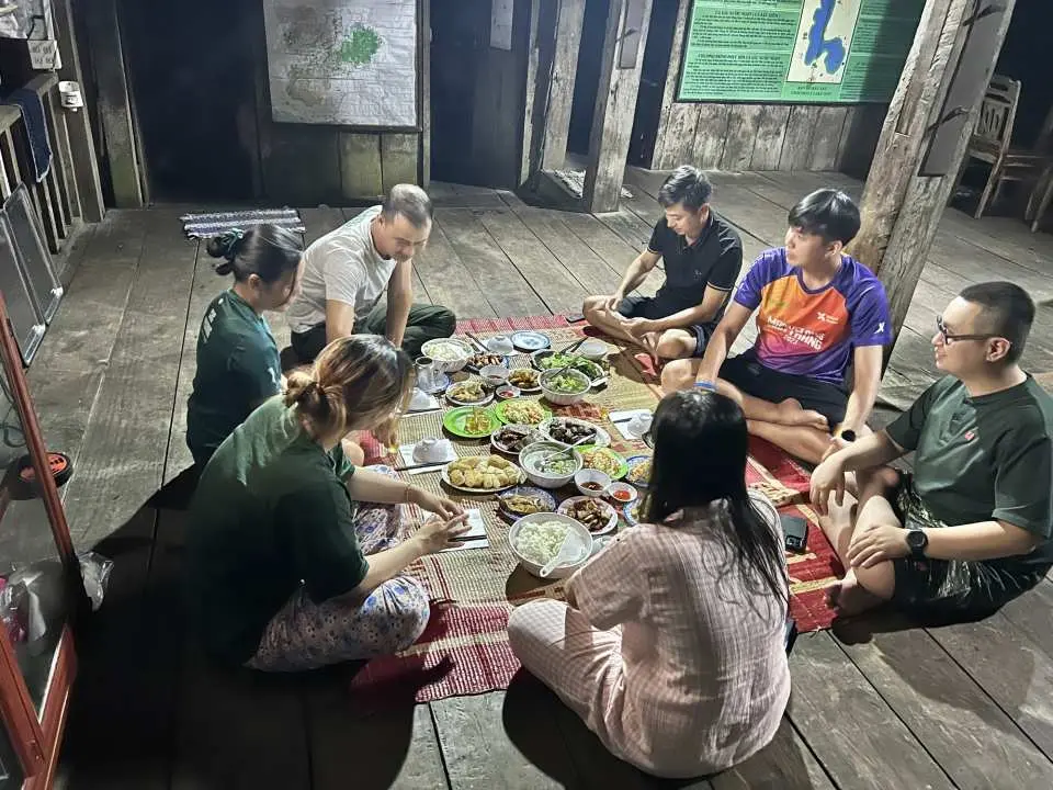 在綠意盎然的森林深處，享用美味的午餐，讓大自然陪伴您用餐。之後，在吊床上放鬆身心，呼吸清新的空氣，讓寧靜的環境煥發您的感官活力。