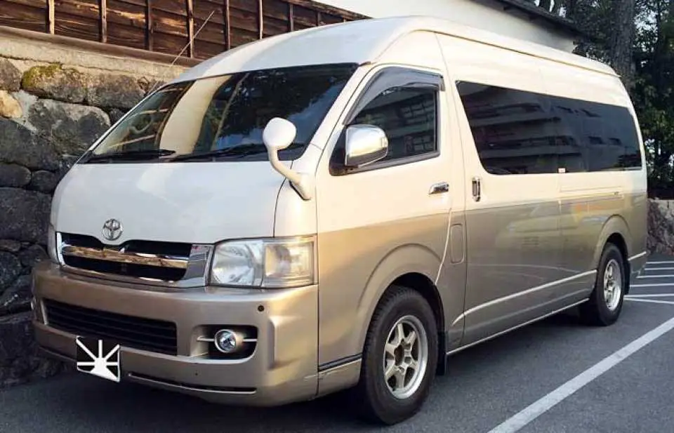 Vehicle Image and Description (10-Seat Hiace)