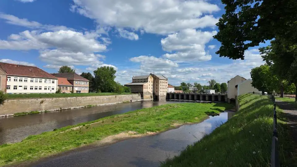The Ohge River surrounds Trezin