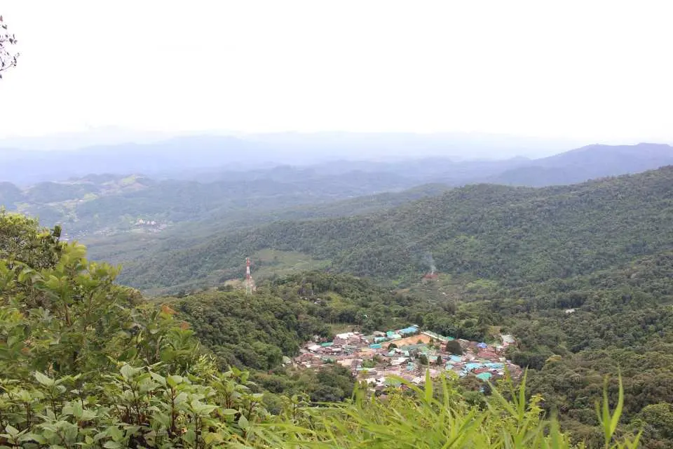 我們將繼續前往苗族山地部落村莊，在那裡您將了解他們的傳統生活方式。