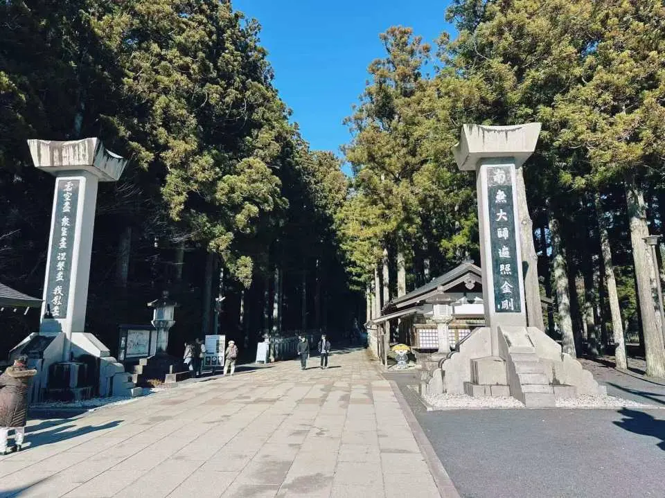 14:10 參拜奧之院
這是弘法大師（空海）的靜修聖地，也是日本首屈一指的能量聖地。觀光時間約1小時20分。