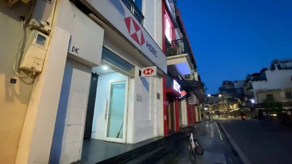 Meet & Warm-Up: Meet at the HSBC ATM (51 Lương Văn Can). Quick introduction to the city and overview of the 12K sunrise route.