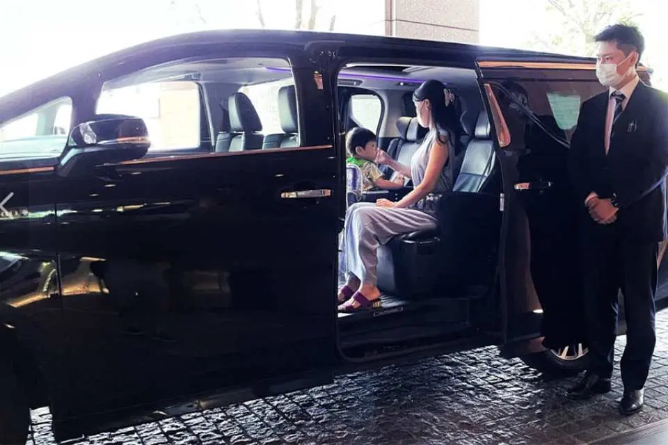 客人指定地點上車