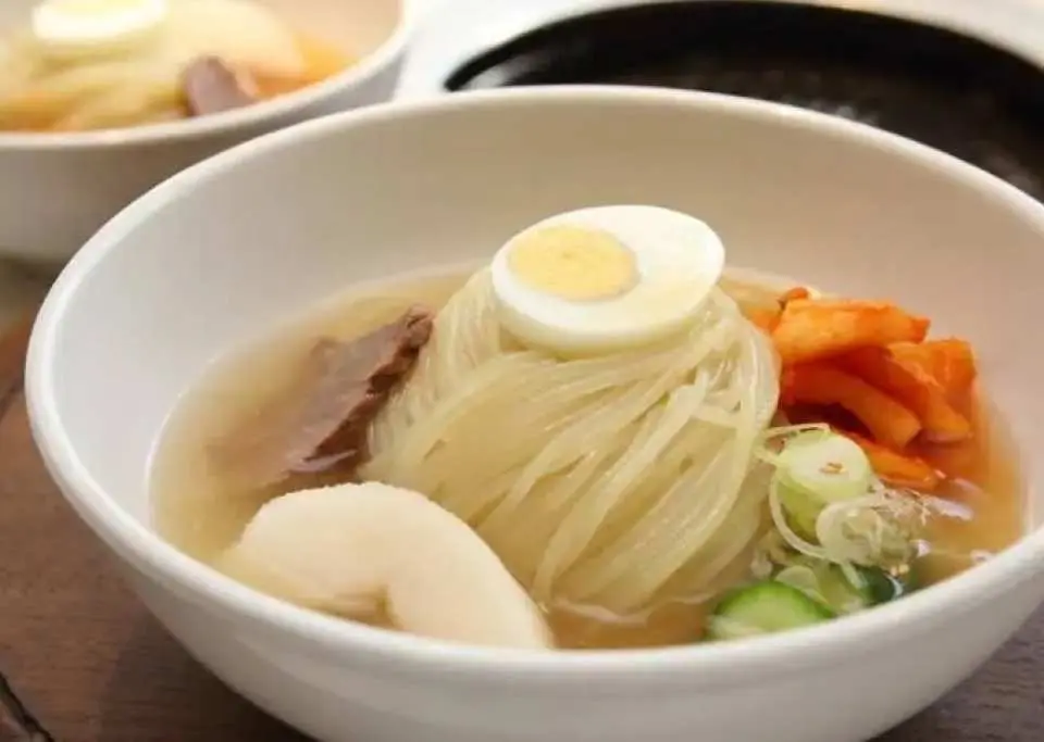 午餐~盛冈冷面烧肉餐食 或 日式定食 ( 图片仅供参考)