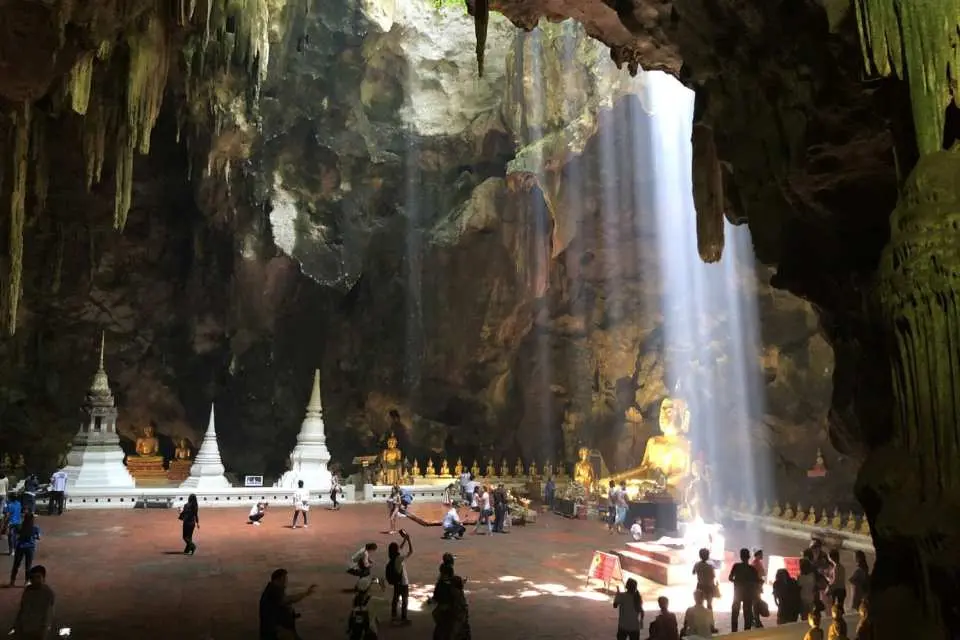 Kaolong Cave Buddha Light