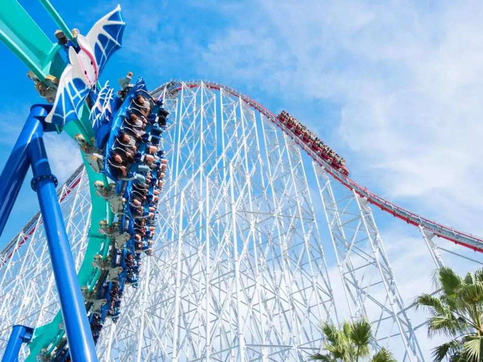 Nagashima Onsen Land is one of Japan's largest amusement parks, boasting nearly 60 rides and attractions. It is famous for its Guinness World Record-holding "Steel Dragon 2000" and features 12 different roller coasters, making it a paradise for thrill-seekers. The park also has a well-equipped KIDS TOWN area, perfect for families with children, ensuring fun for everyone.