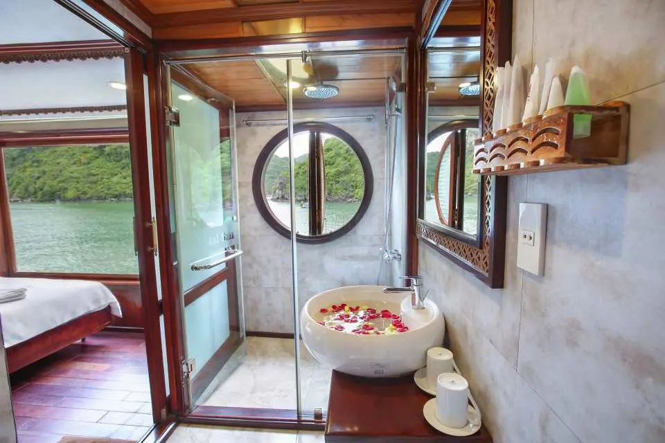 オリエンタルセイルズ 2D1N & 3D2N クルーズ | ハロン湾・ランハー湾を