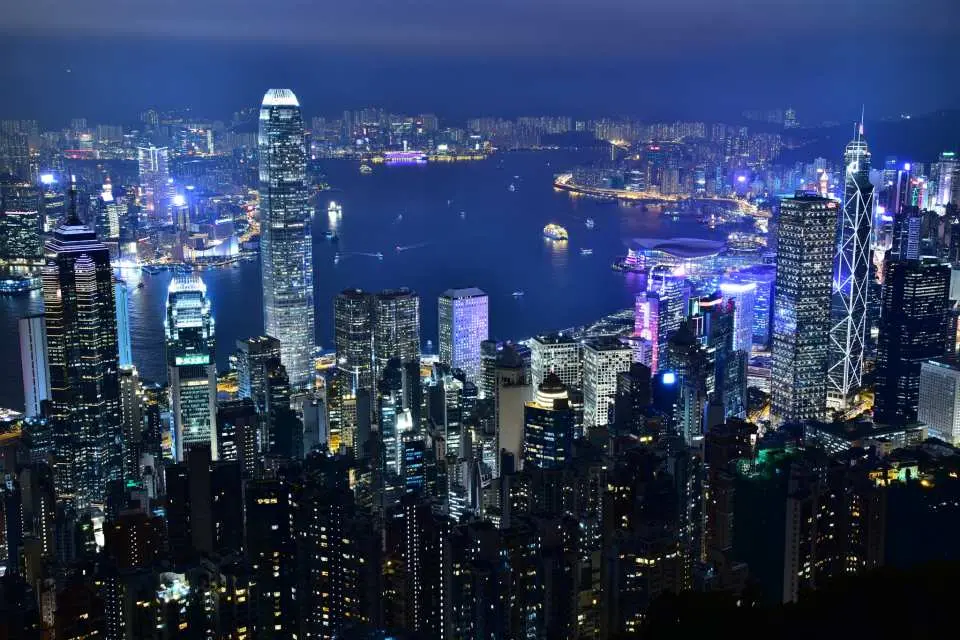 香港定番！オープントップバスで香港街めぐり・夜景観賞ツアー