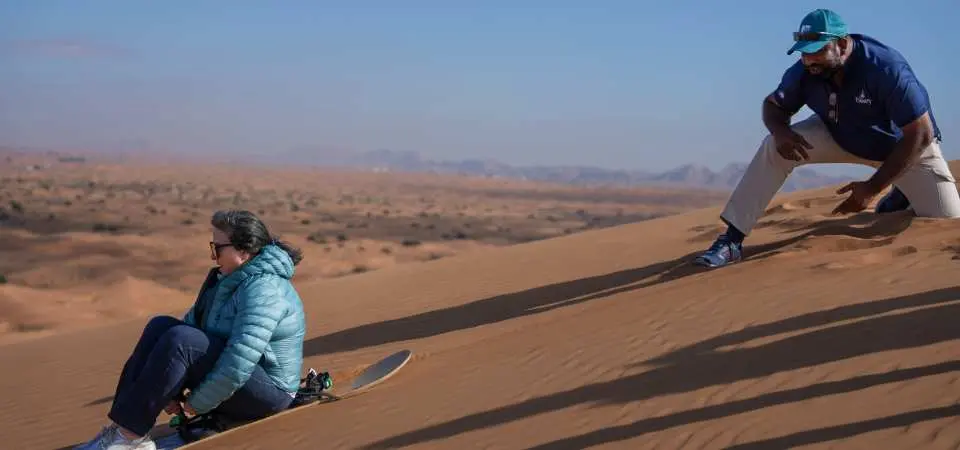 ドバイのイブニングデザートサファリ（クワッドバイクとバーベキュー