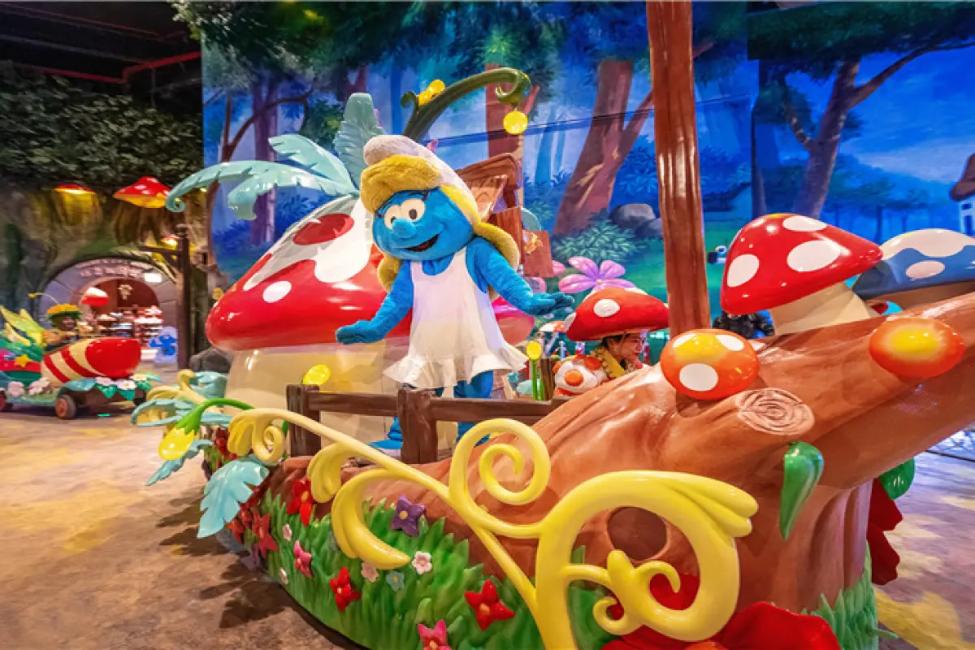 shanghai-theme-park-shanghai-shimao-elf-city-theme-park-smurfs-land
